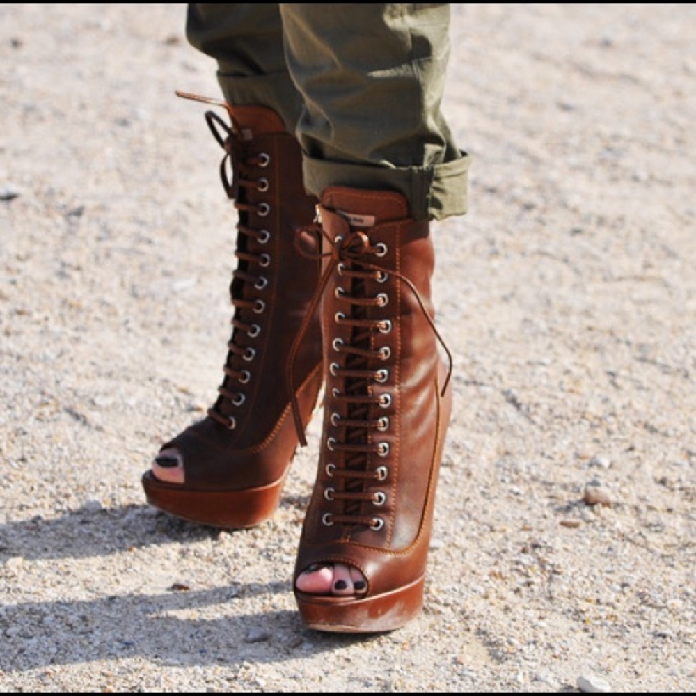 🌟2xHP🌟Miu Miu Lace Up Boots with zipper. Worn Once - Picture 2 of 8